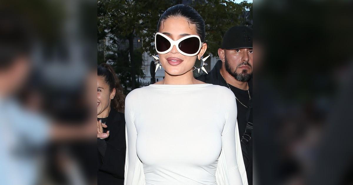 Kylie Jenner Street Style Outfit Inspiration Social Distance Style