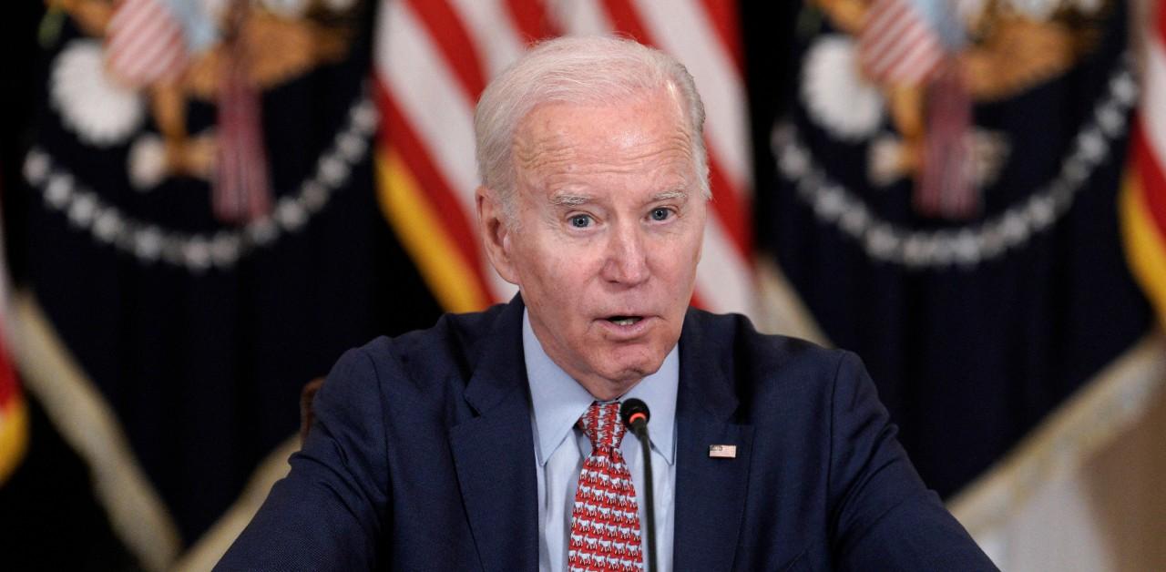 president joe biden under fire using cheat sheet press conference