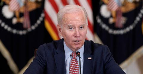 president joe biden under fire using cheat sheet press conference