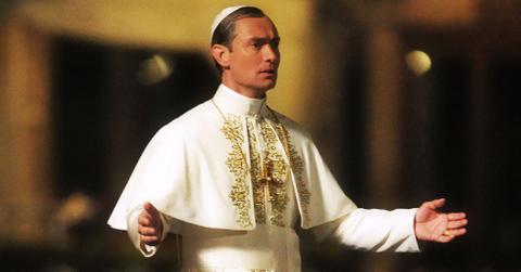 Jude Law Films ‘The Young Pope’ In Venice