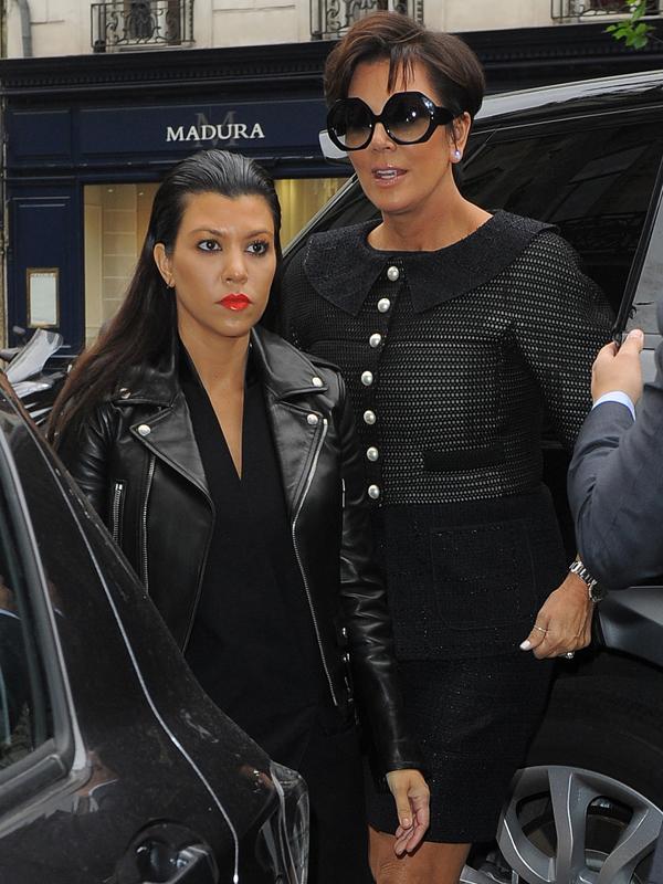 Kourtney and Kris arrive at Kim&#8217;s hotel