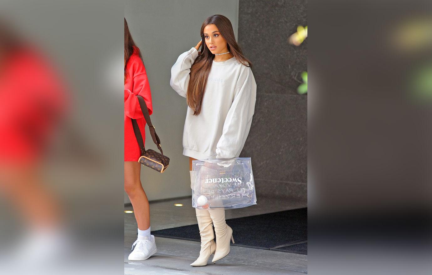 Friends beg ariana grande seek mental help pete davidson split 04