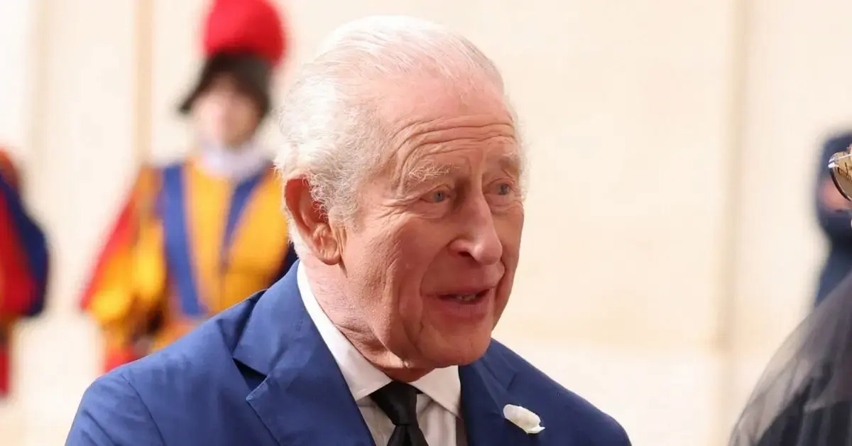 Image of King Charles' recent gesture shows a 'change in the monarchy.'