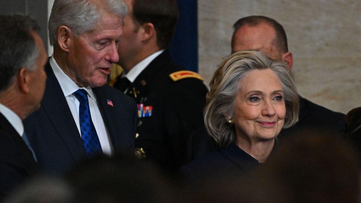 Image of Bill and HIllary Clinton were both called to testify before Congress.