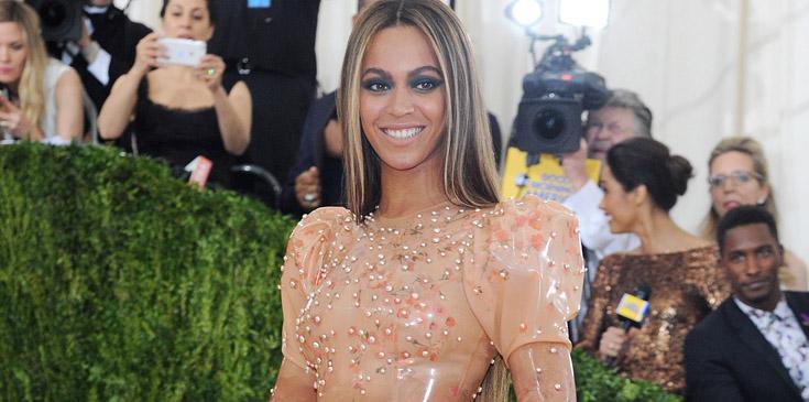 WATCH: Beyonce Sparks More Divorce Rumors By Not Wearing Her Wedding Ring!