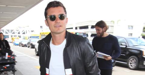 Orlando Bloom signs autographs arriving at LAX