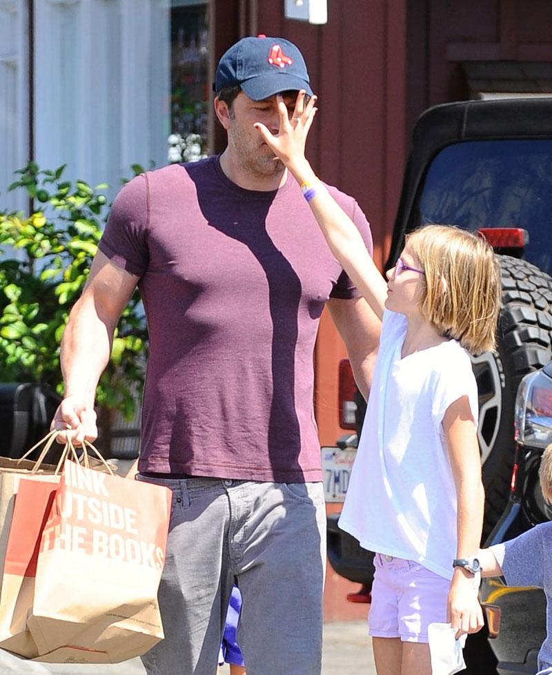 ben affleck shopping spree kids pics