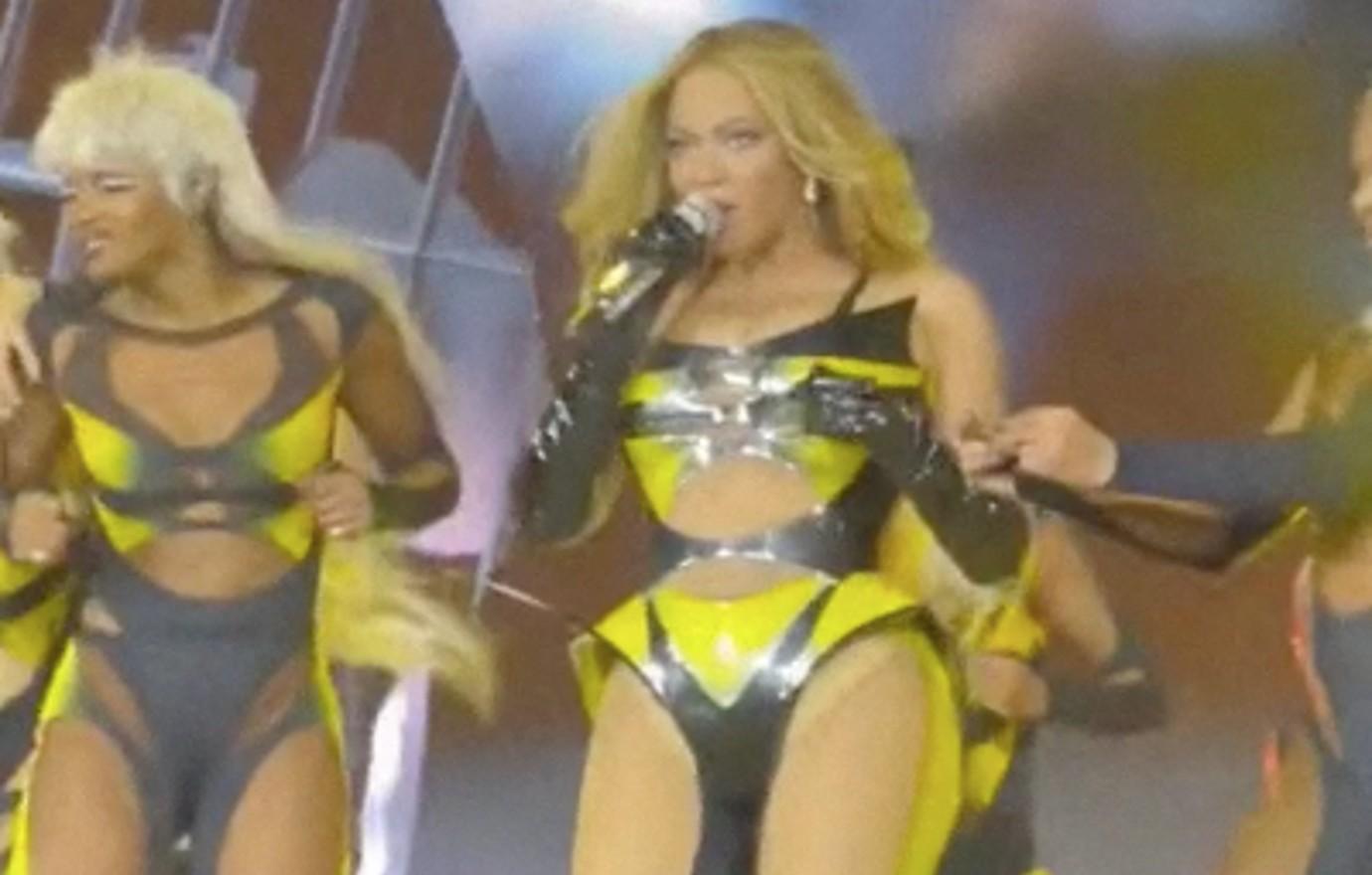 Celebrity Camel Toe Moments: Khloé Kardashian, Britney Spears, and Other  Stars Who Had The Same Wardrobe Malfunction