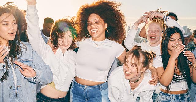 abercrombie end of summer sale pants clothes shop feature