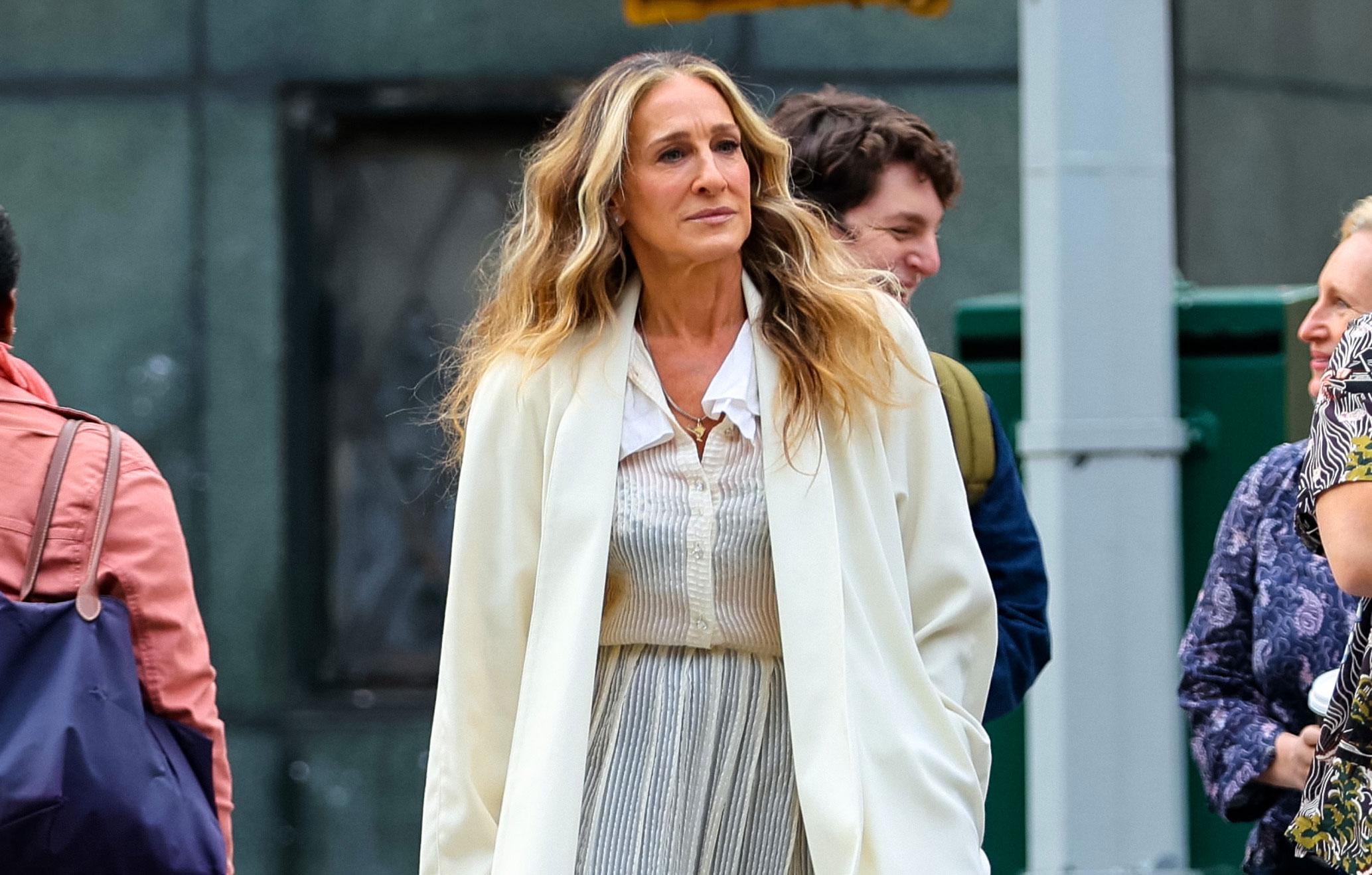 downcast sarah jessica parker spotted out for first time since revealing heartbreaking death of stepfather