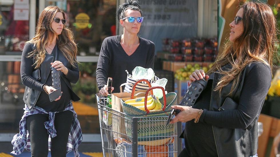 Jessica alba pregnant shopping