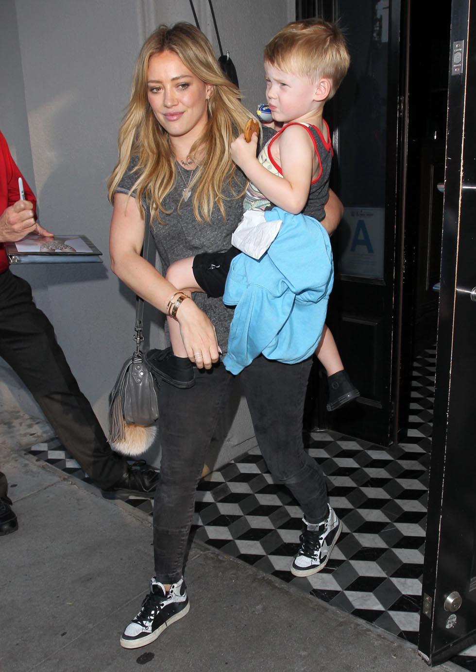 Hilary Duff &amp; Mike Comrie Take Luca Out For An Early Dinner