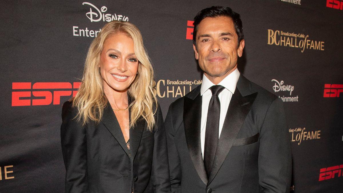 image of Kelly Ripa and mark Consuelos