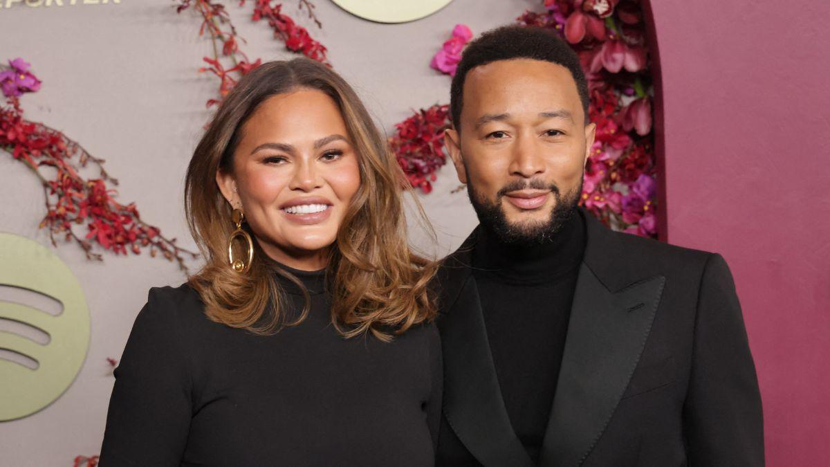 Photo of Chrissy Teigen & John Legend