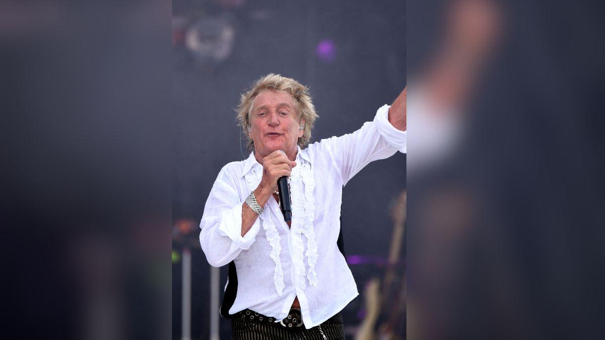 Photo of Rod Stewart.