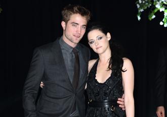 Robert pattinson kristen stewart nov16ne.jpg