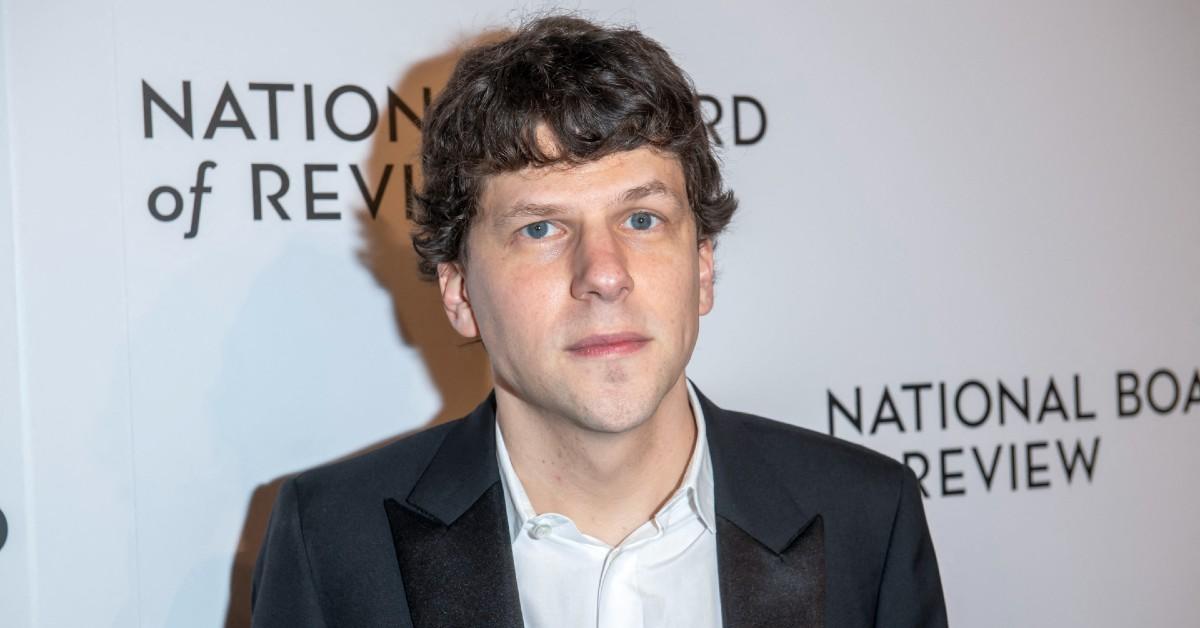 jesse eisenberg doesnt want be associated mark zuckerberg problematic