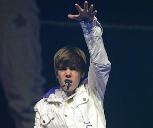 2010__12__bieber_dec22 300&#215;251.jpg