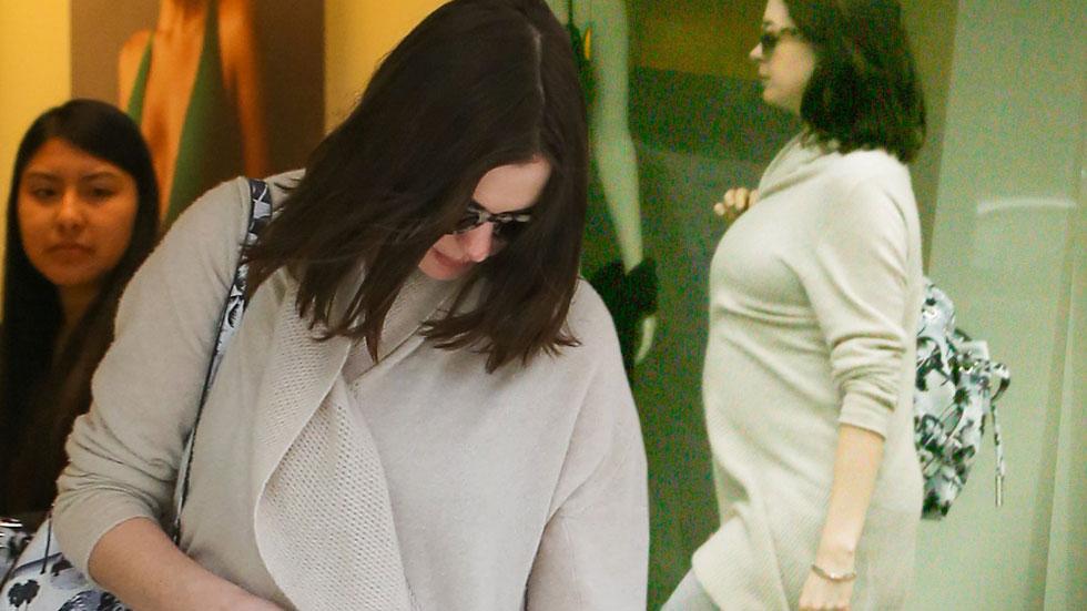 Anne Hathaway Pregnant Christmas Shopping