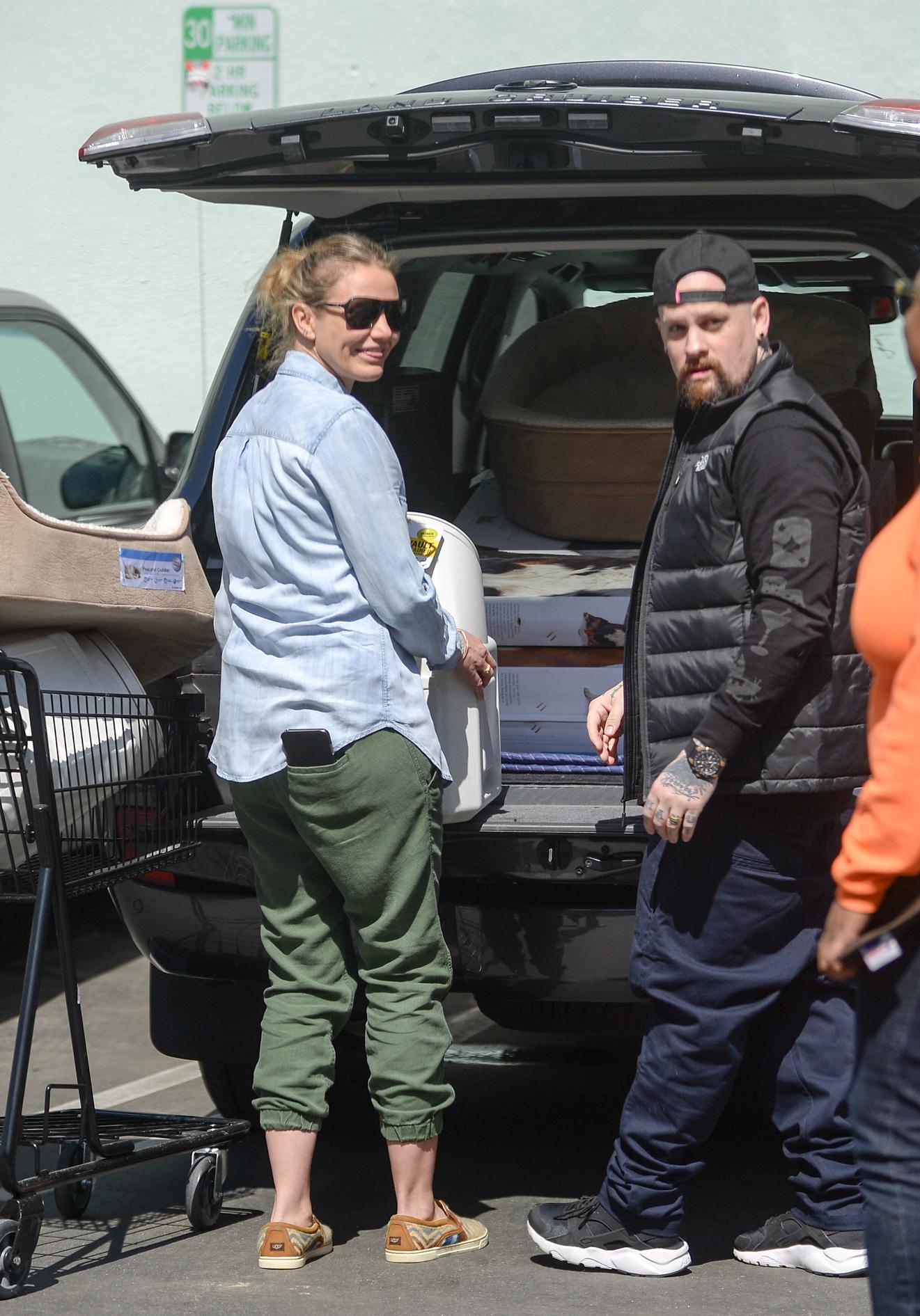 EXCLUSIVE: **PREMIUM EXCLUSIVE RATES APPLY**A noticeably fuller figured Cameron Diaz shops at Petco with husband Benji Madden in Studio City