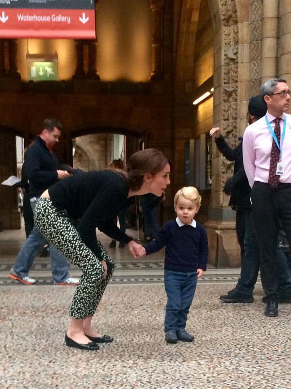 Kate middleton prince georg explore the natural history museum 05