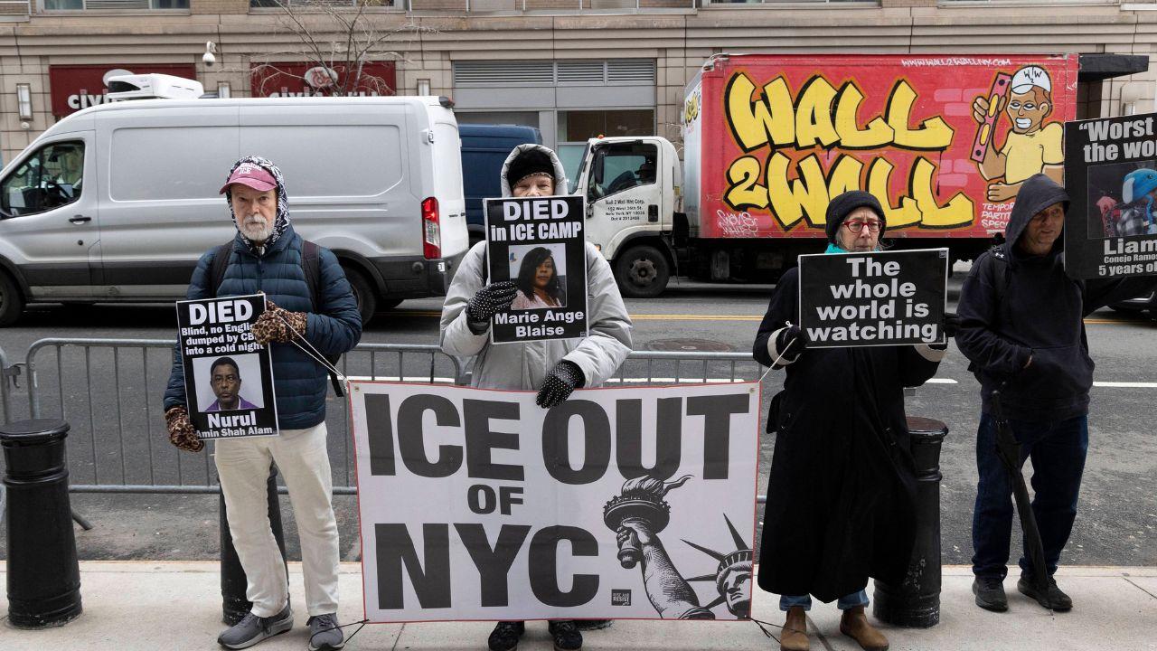 Photo of The incident came as Mullin bragged about ICE arresting 2,100 people in the city. 