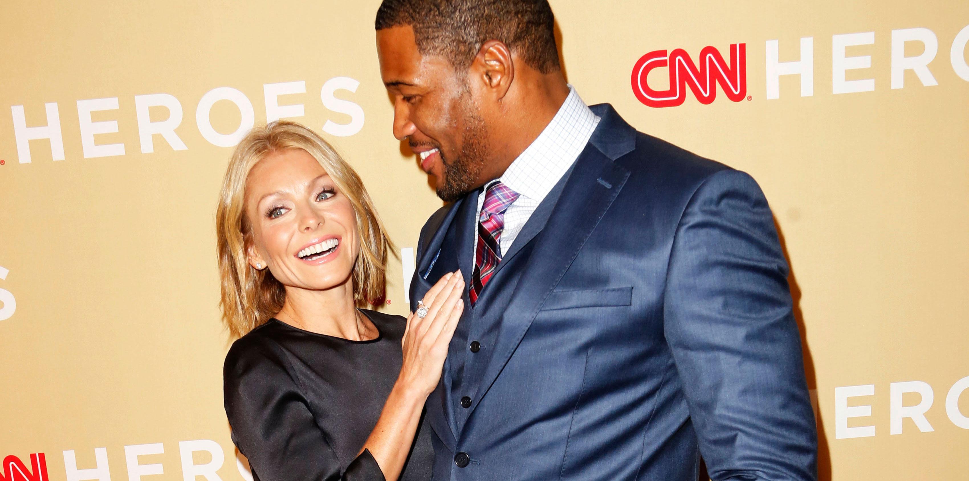 Michael strahan kelly ripa feud returning live show sq