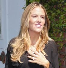 Charlie Sheen's Wife Wants to Make Up