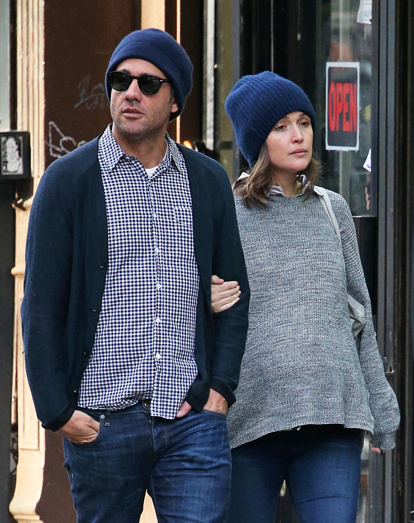 EXCLUSIVE: **NO DAILY MAIL SALES** Pregnant Rose Byrne and her hubby Bobby Cannavale head out to Brunch in the Lower East Side