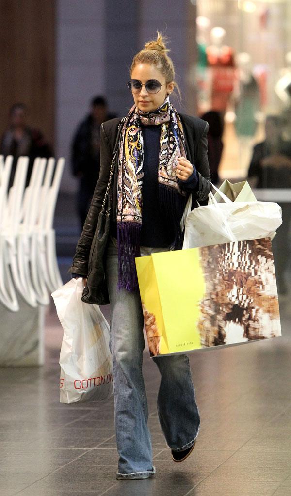 Nicole Richie Shopping