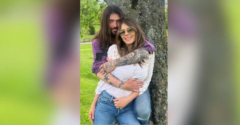 Photo of Elizabeth Hurley and Billy Ray Cyrus.