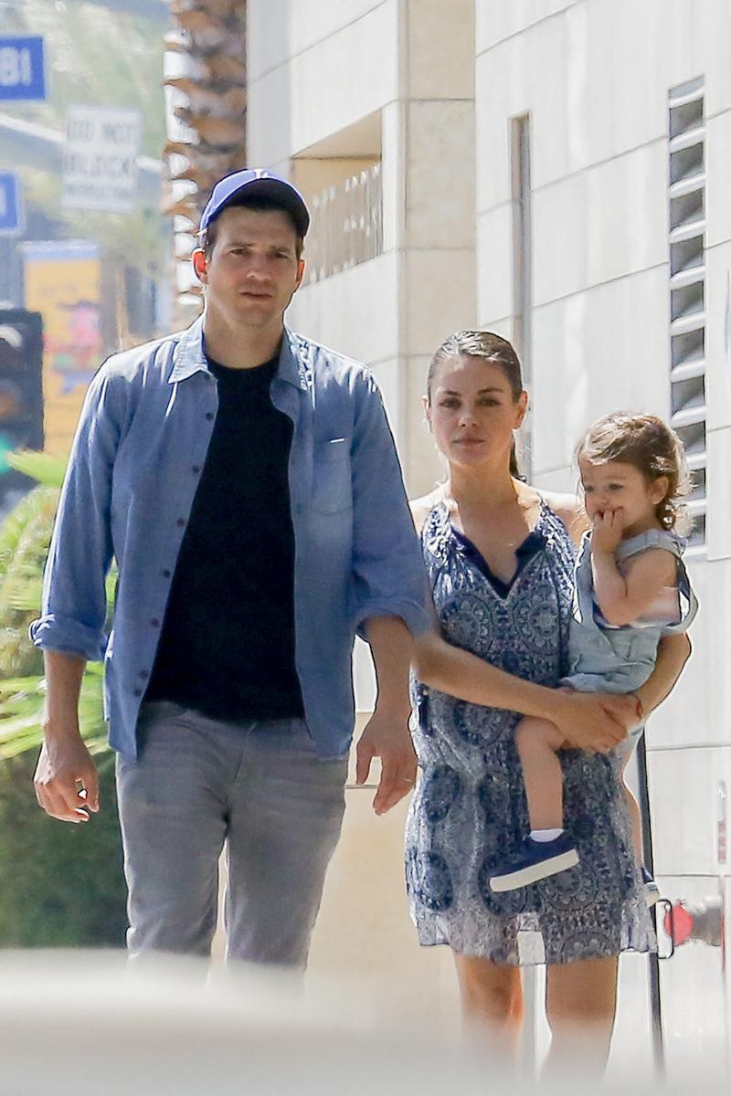 *PREMIUM EXCLUSIVE* Pregnant Mila Kunis and Ashton Kutcher take daughter Wyatt to lunch