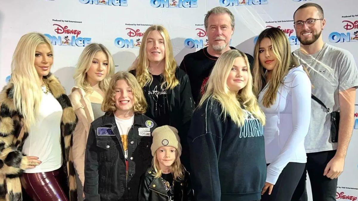 image of tori spelling family