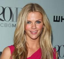 2010__02__brooklyn_decker_feb8 225×210.jpg