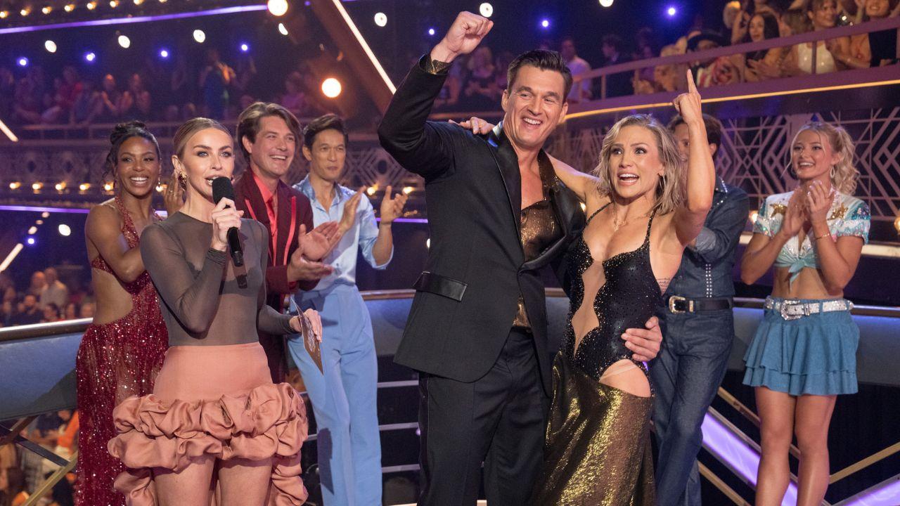 Image of The issues continued throughout the show with co-host Alfonso Ribeiro sharing 'we are throwing out online votes.'