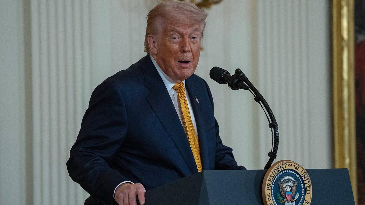 image of Donald Trump's bruising sparked new rumors. 