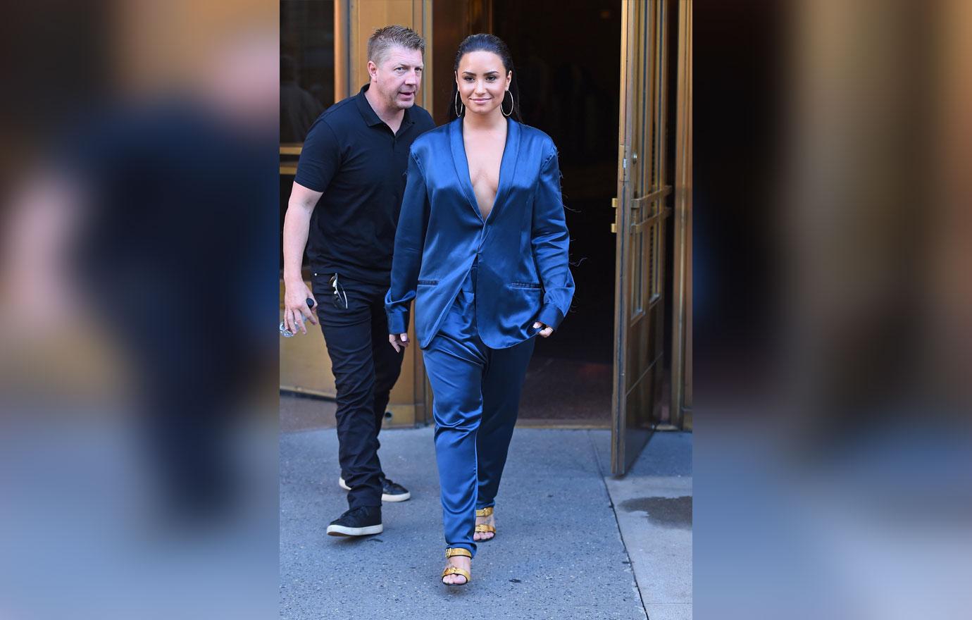 Demi lovato fashion blue