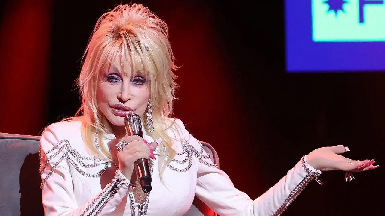 Image of Dolly Parton stated that a combination of personal troubles caused her to get severely depressed in the '80s.