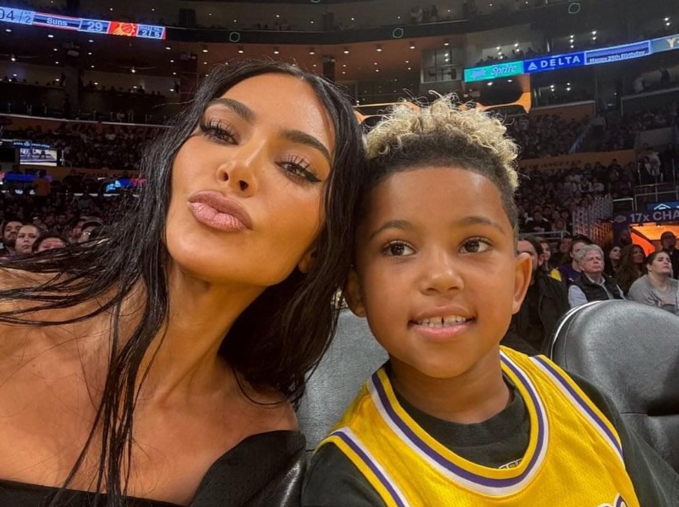 kim kardashian accused editing family christmas photos