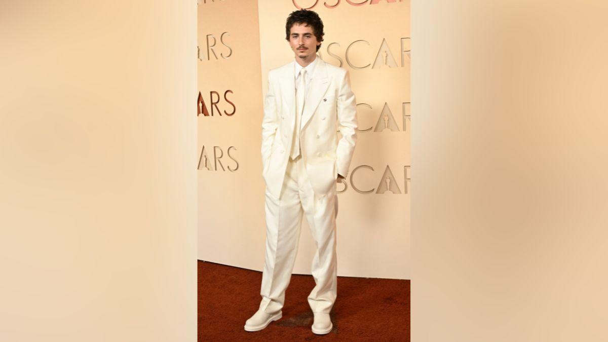 Image of A lip reader uncovered Timothée Chalamet's conversation with his sibling.