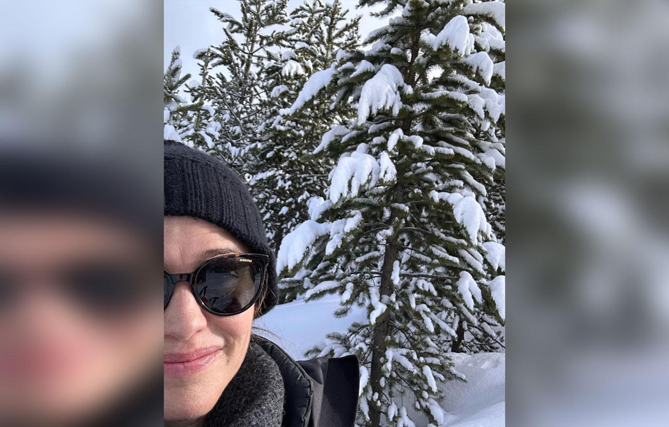 jennifer garner new year snowy mountains friends