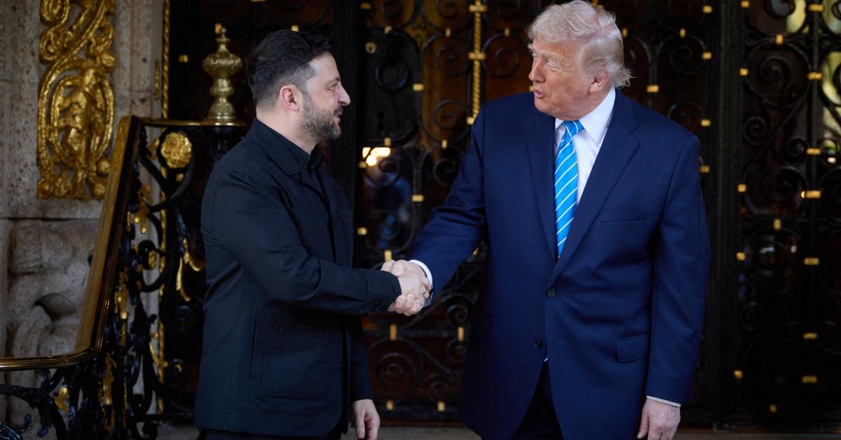 Photo of People thought Donald Trump had a 'hole' in his hand on Sunday, December 28.