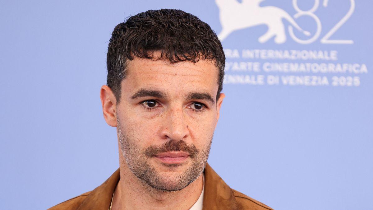 aubrey plaza baby daddy christopher abbott pregnancy reveal