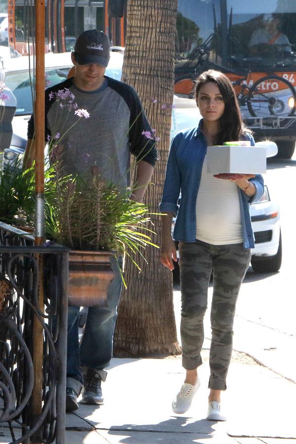 mila kunis pregnant baby bump