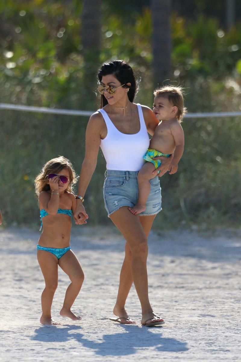 Kourtney kardashian beach bikini body miami mason penelope reign 02