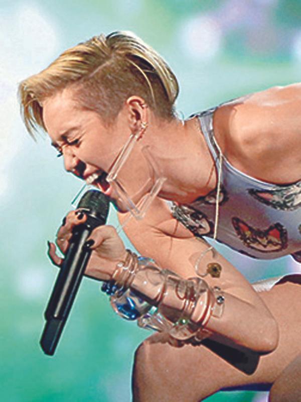 2013 American Music Awards &#8211; Roaming Show