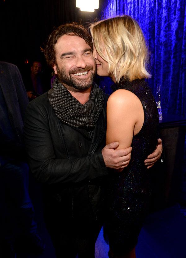 Kaley cuoco johnny galecki pda people05