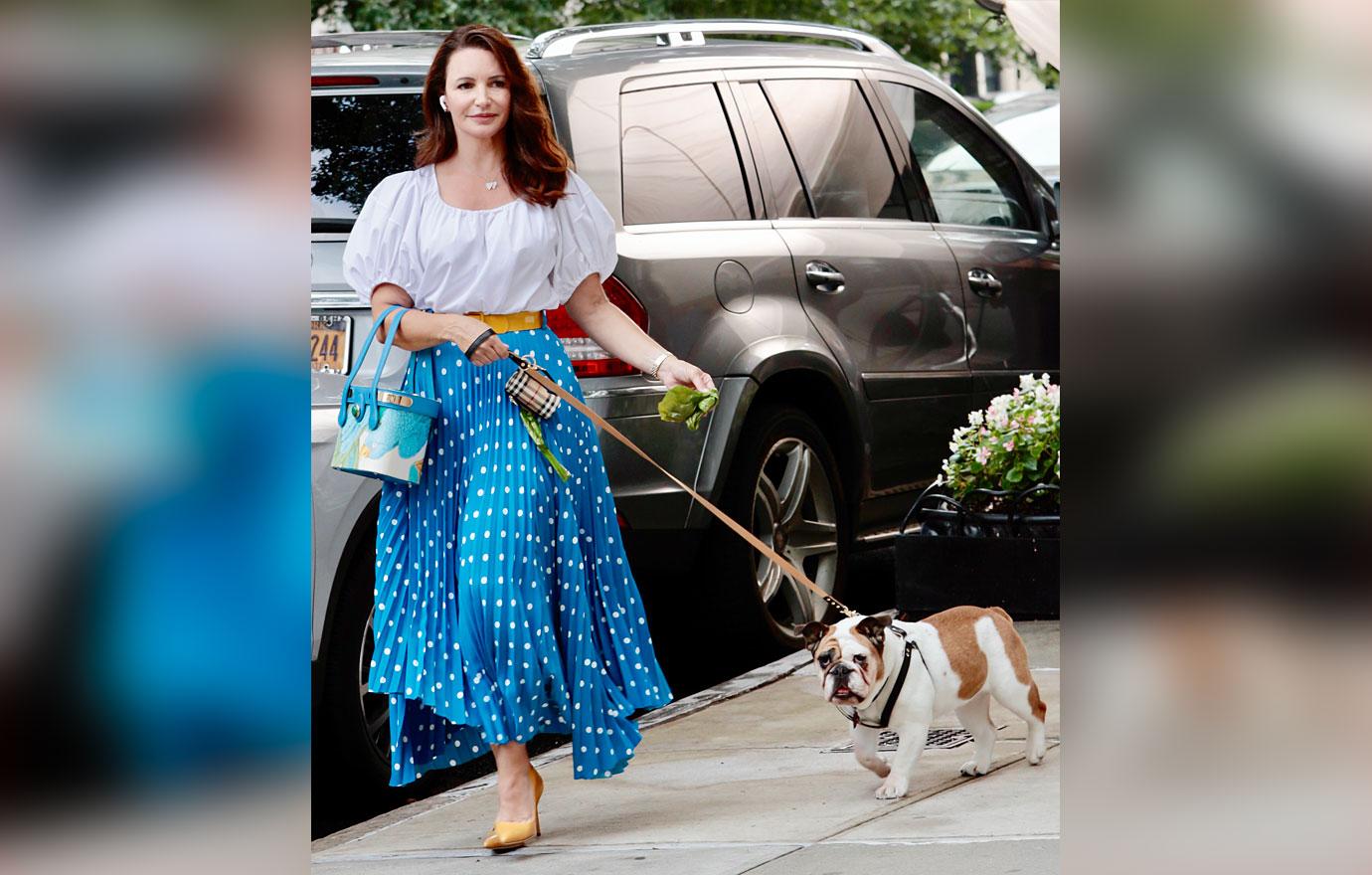 kristin davis blue polka dot skirt yellow pumps filming sex and the city