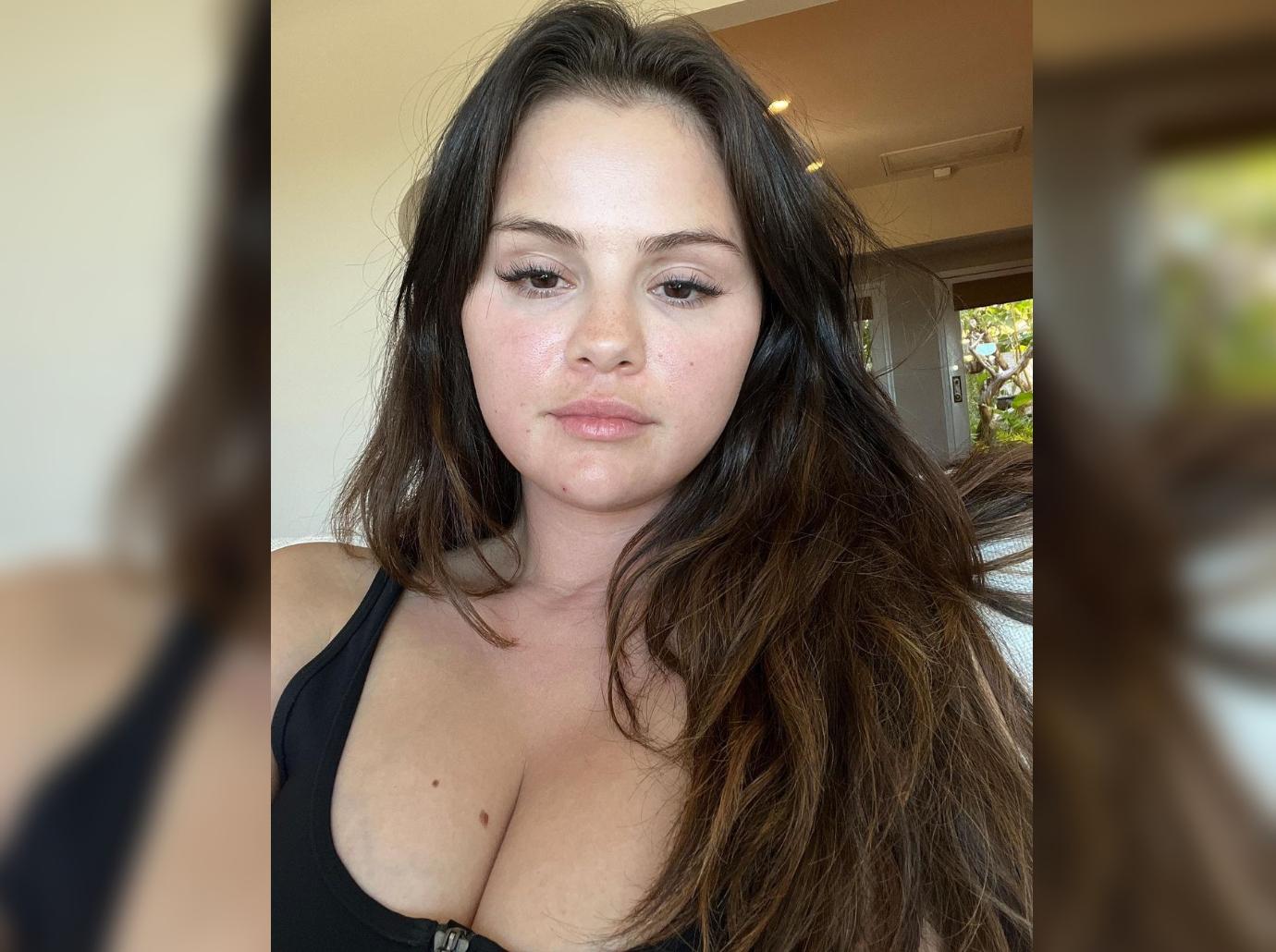 Selena Gomez Huge Boobs Naked - Selena Gomez Shows Off Natural Beauty After Hailey Bieber Drama