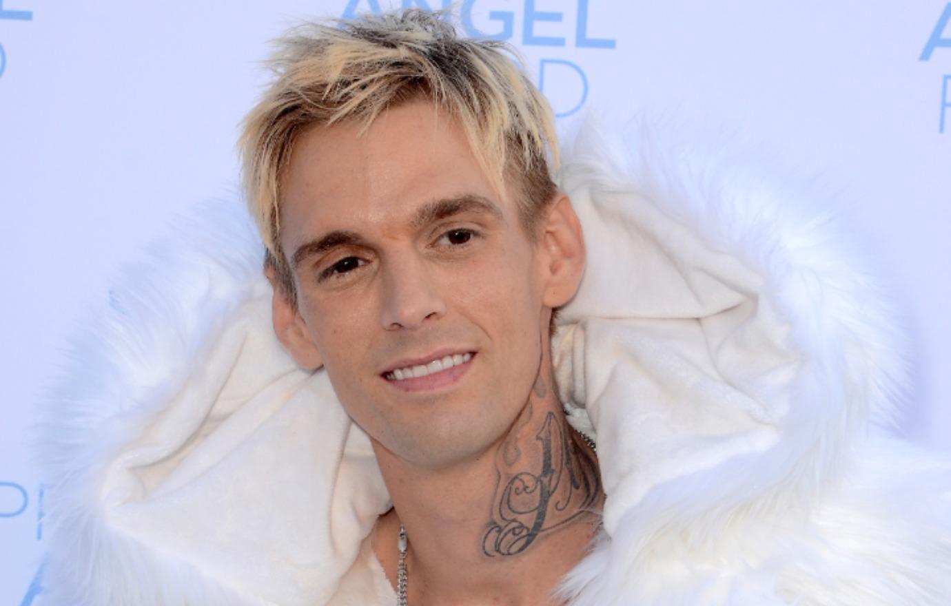 melanie martin files restraining order against aaron carter